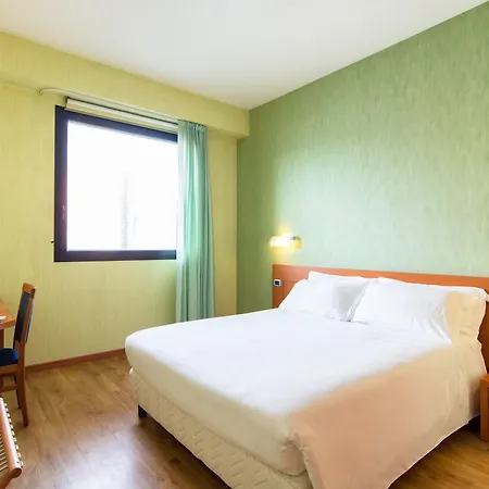 Concorde Hotel 4*