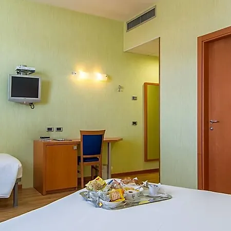 Otel Concorde 4*