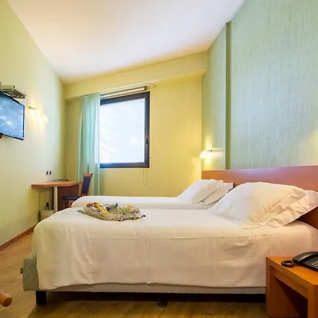 فندق Concorde 4*